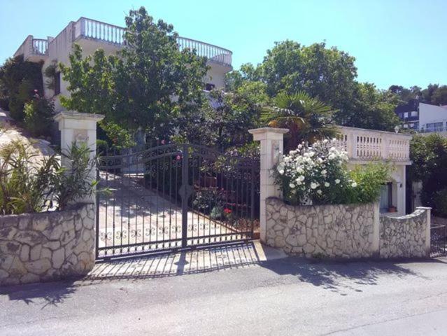 Villa Caroline Трогир Екстериор снимка